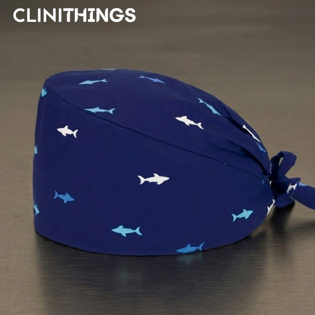 Gorro quirúrgico con estampado de tiburones.