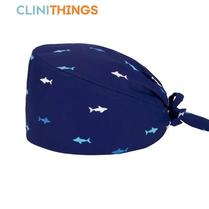 Gorro quirúrgico con estampado de tiburones.